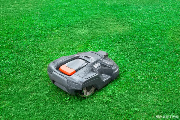 李泽湘投的割草机器人,融了数千万元!