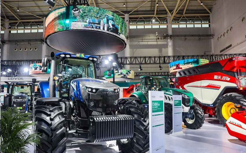 山西省農業農村廳一行赴萬榮調研農業機械化發展及農機裝備情況